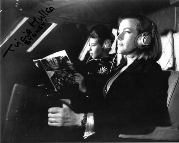 Tricia Muller - Sydney - "Goldfinger"